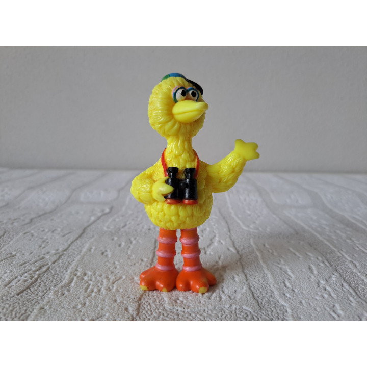 Pino van hard rubber met verrekijker Sesamstraat 7x4x10.5cm - sesamstraat