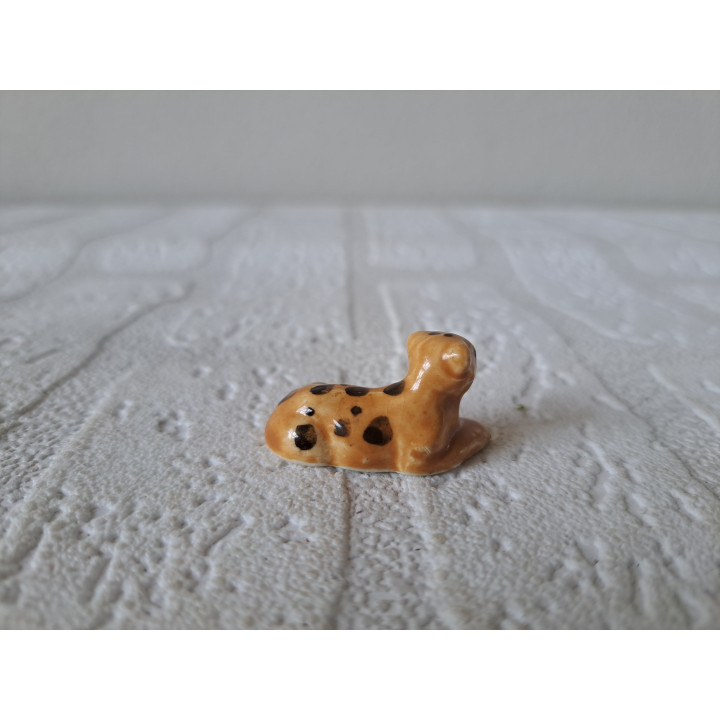 Luipaard Welp van porselein 3.5x1.5x2cm - dierfiguren