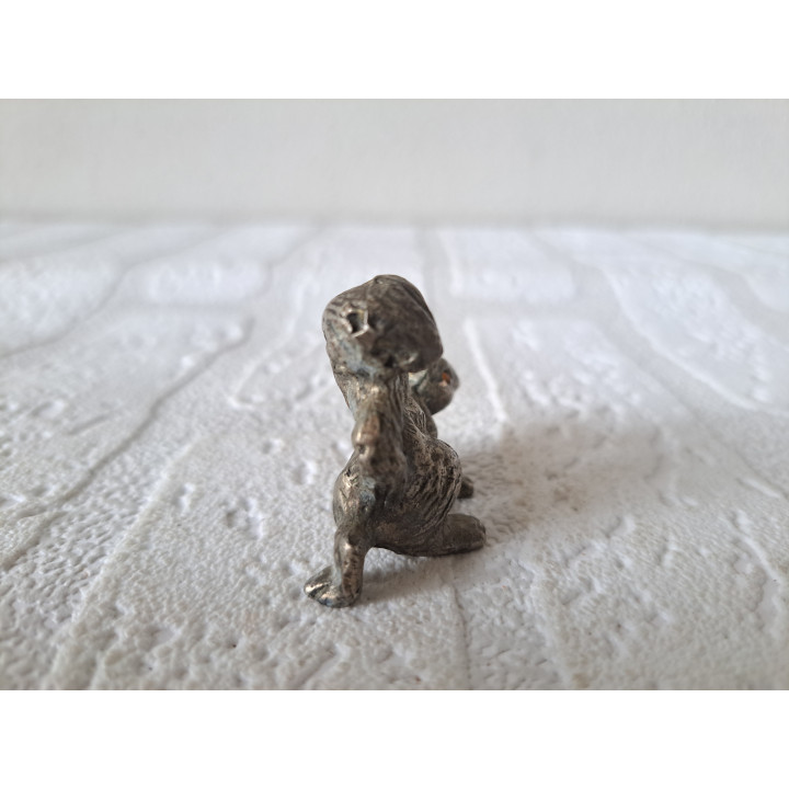 Eekhoorn van metaal met oranje kristallen ogen 4.5x2x3.5cm - dierfiguren