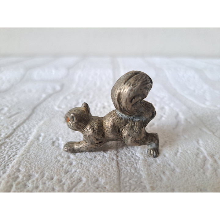 Eekhoorn van metaal met oranje kristallen ogen 4.5x2x3.5cm - dierfiguren