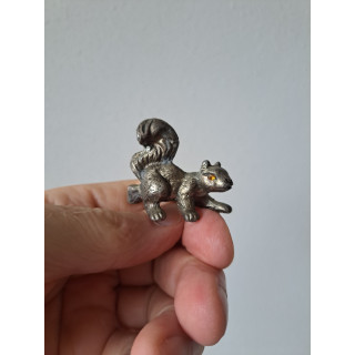 Eekhoorn van metaal met oranje kristallen ogen 4.5x2x3.5cm
