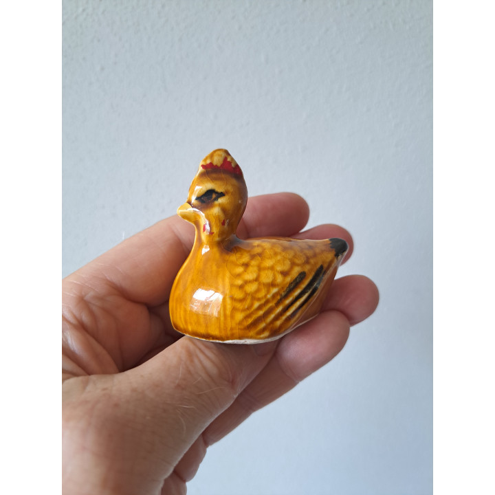 Kip van keramiek 6x4x6cm