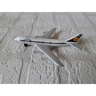 Boeing 747 Lufthansa Matchbox SB31 11x10x4cm (2)