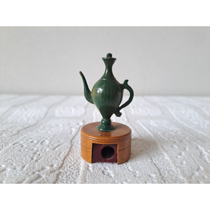 Theepot van houten op een rond puntenslijper D3xH6.5cm - puntenslijpers