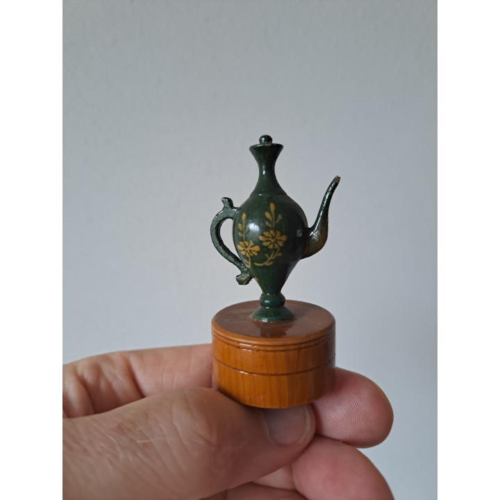 Theepot van houten op een rond puntenslijper D3xH6.5cm - puntenslijpers