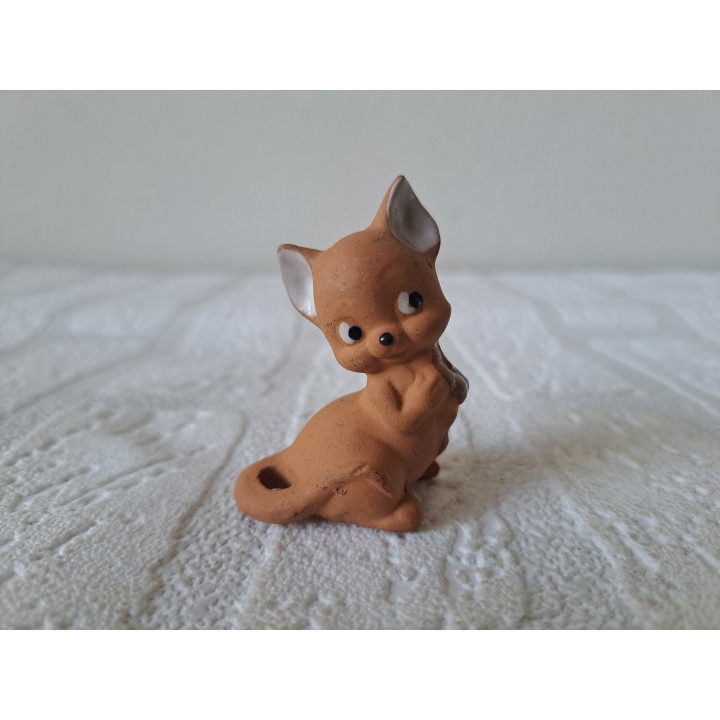 Muis van aardewerk met bloem 4x2.5x5.5cm - beeldjes