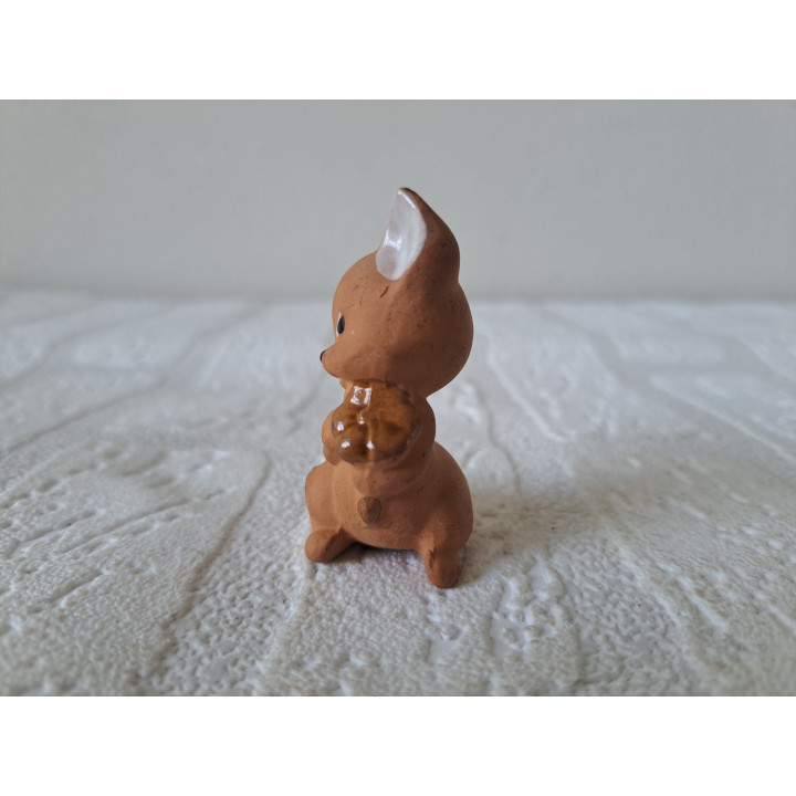 Muis van aardewerk met bloem 4x2.5x5.5cm - beeldjes