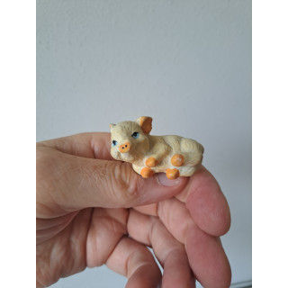Liggende varken van porselein 4.5x2.5x2.5cm