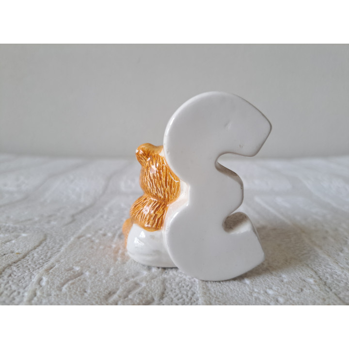 Kaarshouder van porselein met beer en cijfer 3 5x4x6cm- beeldjes
