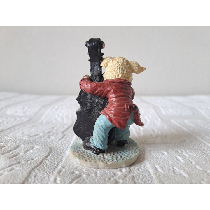 Varken van kunsthars met contrabas D4.5xH7.5cm - beeldjes