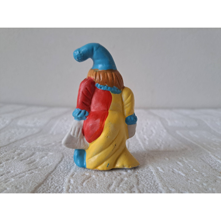 Clown van porselein met speelkaarten 5x3x8cm - beeldjes Clown van porselein met speelkaarten 5x3x8cm - beeldjes