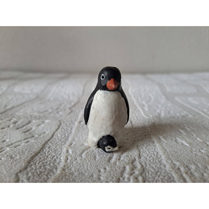 Pinguïn van kunsthars met jong 2.5x3x4.5cm - dierfiguren