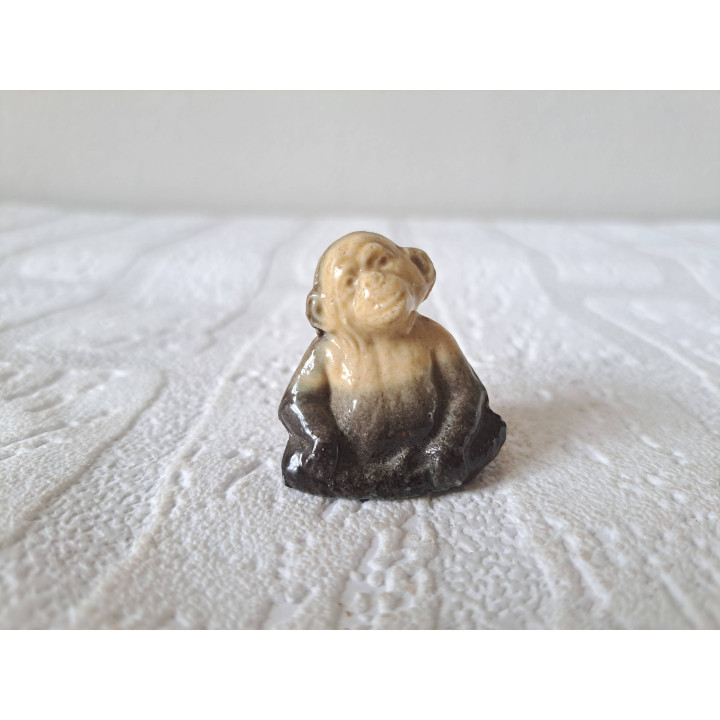 Chimpansee aap van porselein van Wade 3x2.5x4cm (1) - dierfiguren
