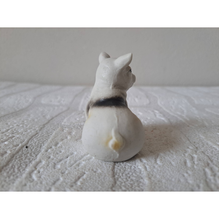 Zittend varken van porselein 5.5x3.5x5.5cm - dierfiguren