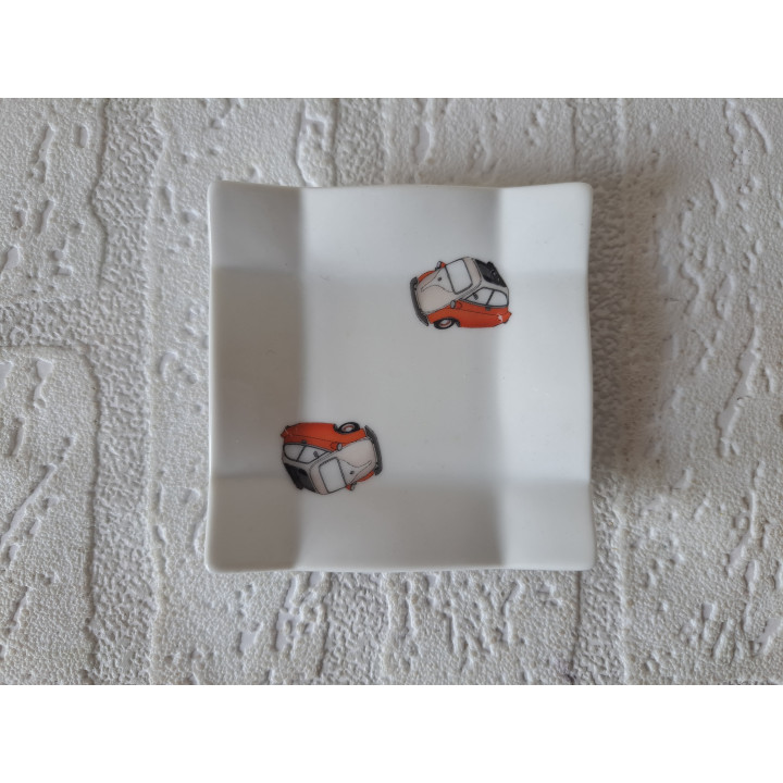 Amuse schaaltje met oranje Bmw Isetta 8x8x1.5cm - handgemaakt