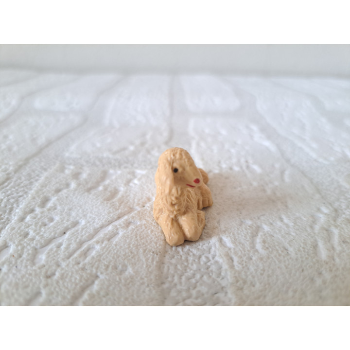 Liggend schaap van kunststof 3.5x1.5x2cm - dierfiguren