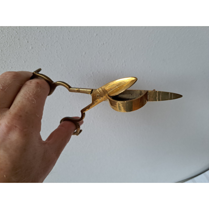 Kaarsensnuiter van messing met lonttrimmer 1950 16x6x3cm