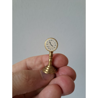 Staande klok van messing Poppenhuis D1.5xH4cm