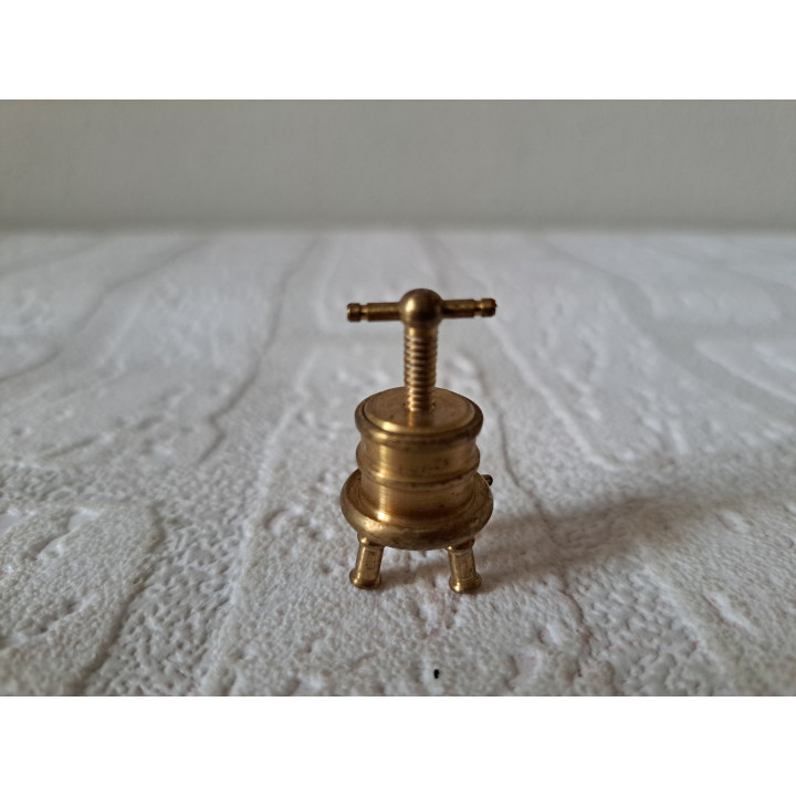 Fruit-wijnpers van messing voor poppenhuis D1.5xH3.5cm - miniaturen