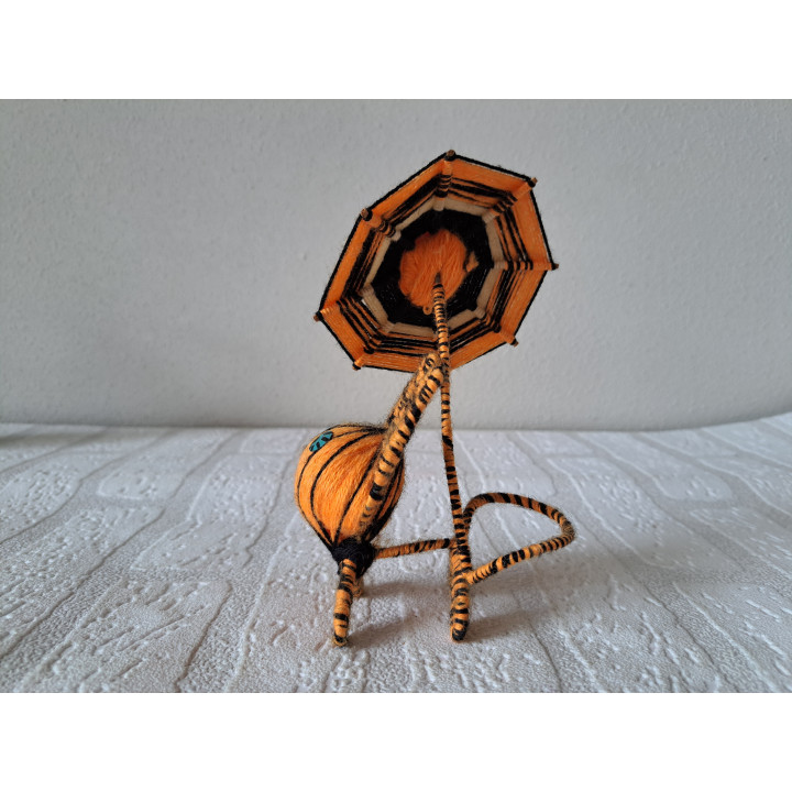 Poes van woldraad met parasol 6x7x17cm - woldraad