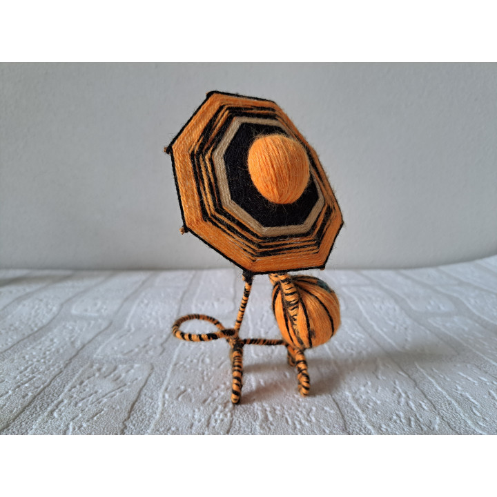 Poes van woldraad met parasol 6x7x17cm - woldraad