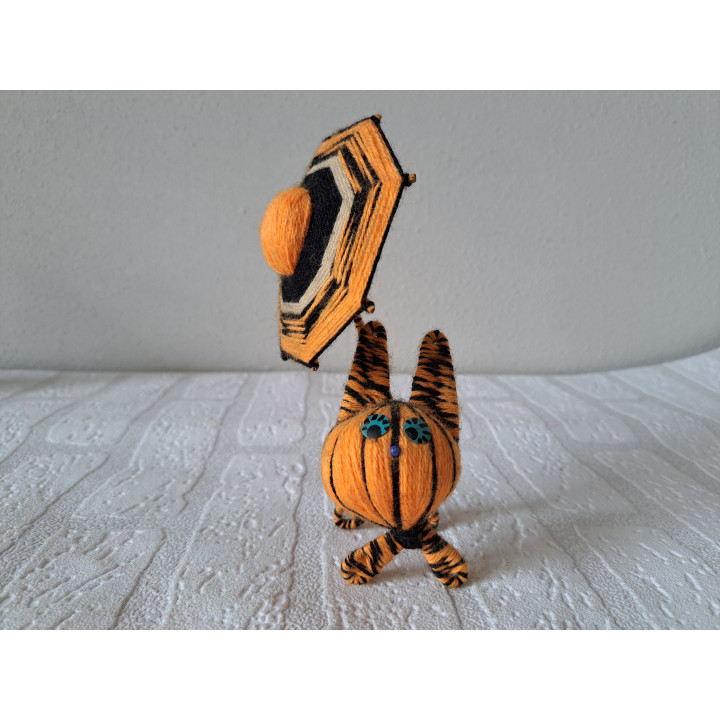Poes van woldraad met parasol 6x7x17cm - woldraad