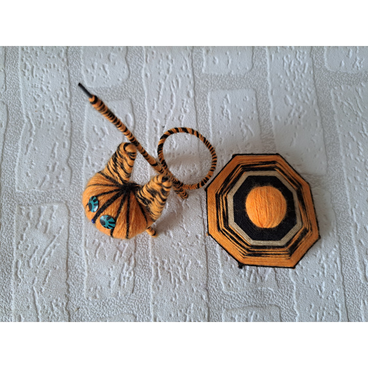 Poes van woldraad met parasol 6x7x17cm - woldraad