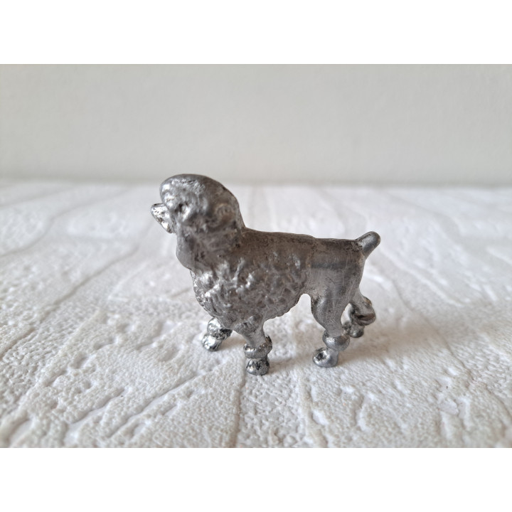 Poedel hond van metaal 5x1.5x4.5cm  - beeldjes