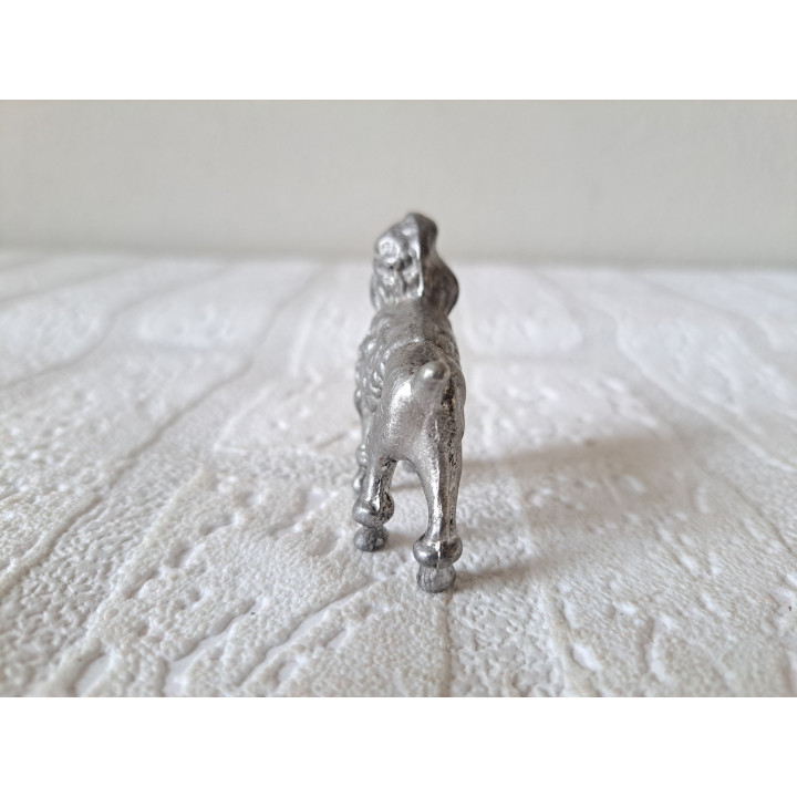 Poedel hond van metaal 5x1.5x4.5cm  - beeldjes