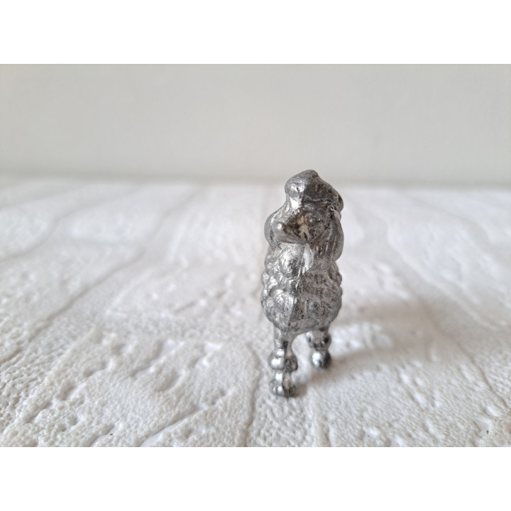 Poedel hond van metaal 5x1.5x4.5cm  - beeldjes