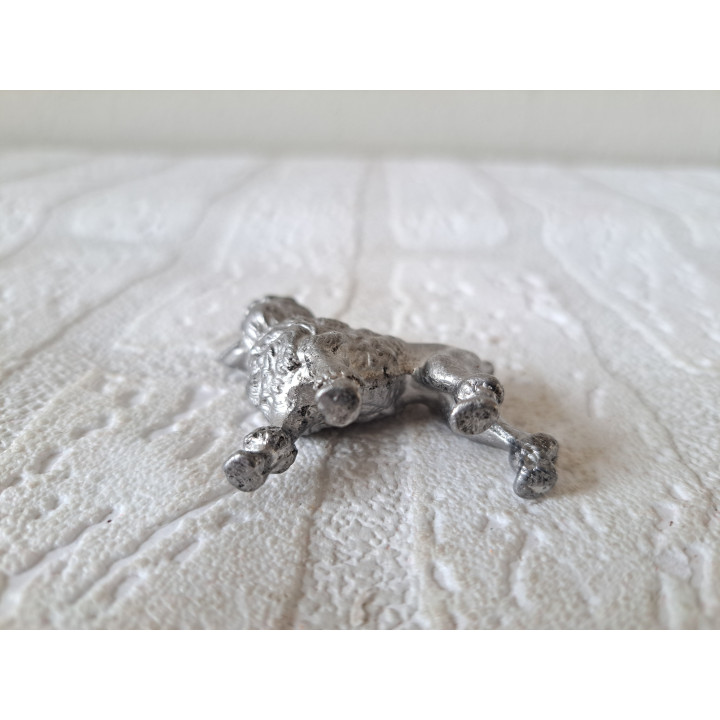 Poedel hond van metaal 5x1.5x4.5cm  - beeldjes