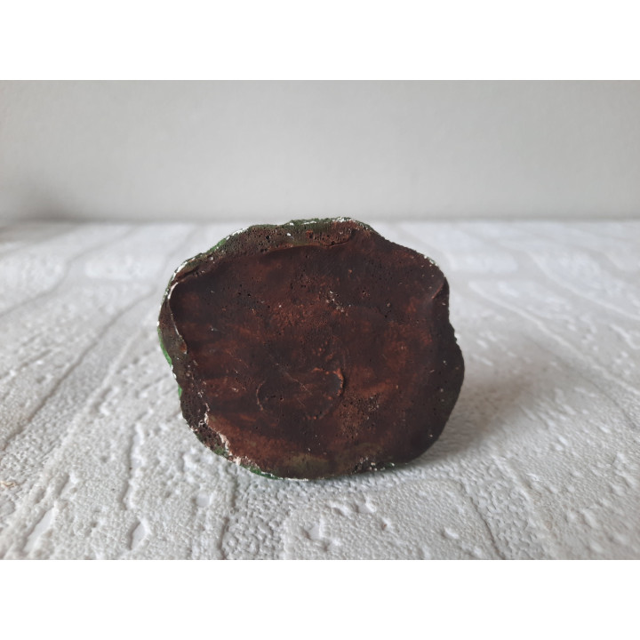 Jongen van aardewerk met poes en voetbal 6x7x5.5cm - beeldjes