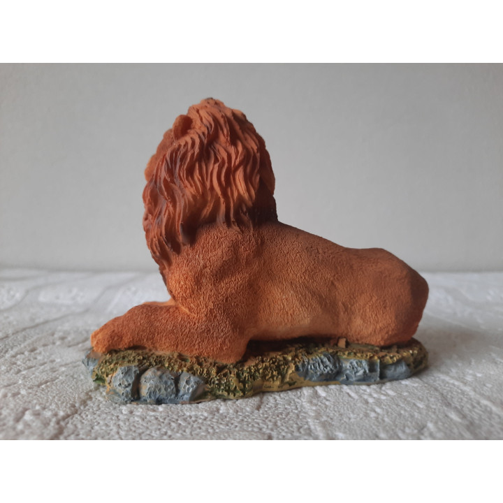 Zittend leeuw van kunsthars met jong 9x12.5x10cm - dierfiguren