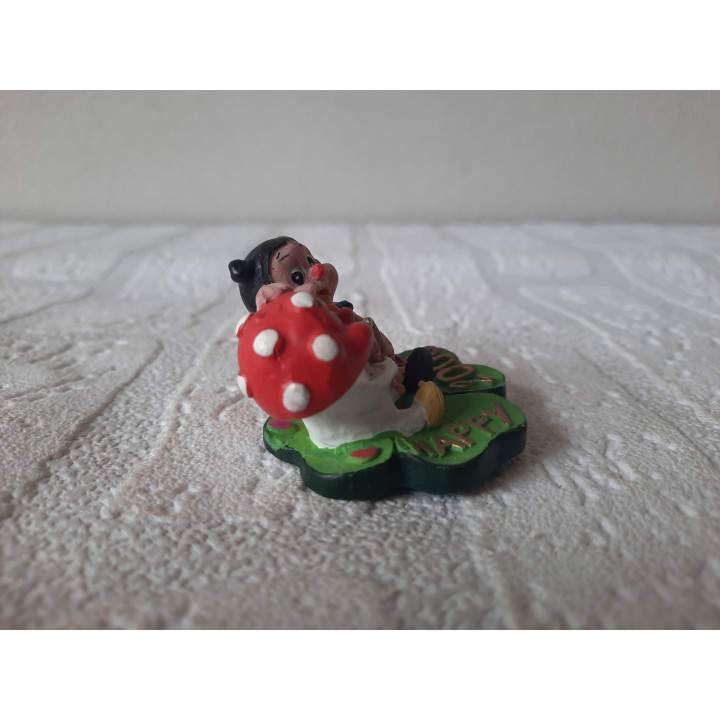Lieveheersbeestje van kunsthars met paddenstoel D4.5x4cm - dierfiguren