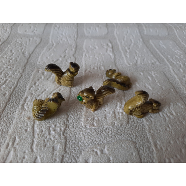 Set van 5 stuks eekhoorns van kunststof 2.5x2cm - dierfiguren