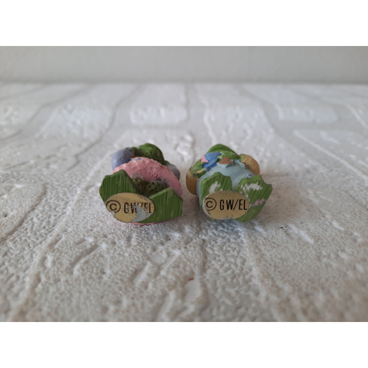 Man en vrouw kikker van kunsthars met kleding aan 2x4cm - beeldjes