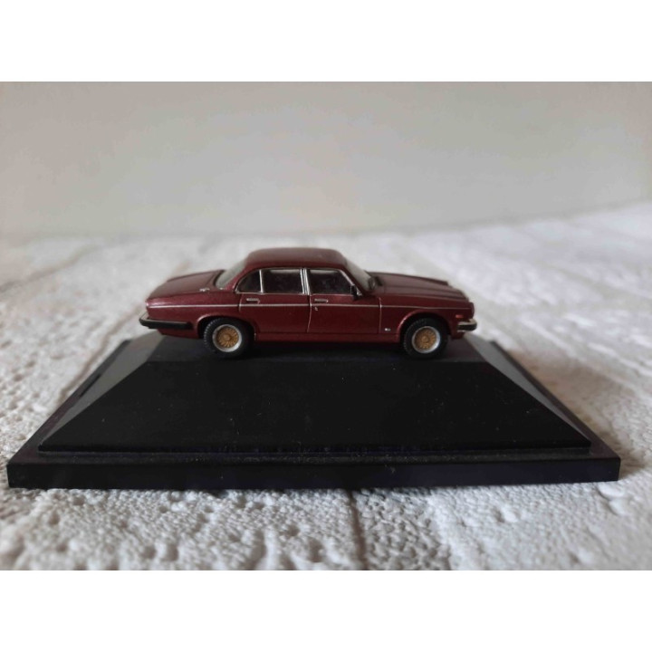 Jaguar XJ 5.3 1:87 Herpa 30020 bordeaux-rood metallic