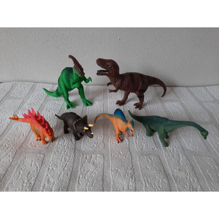 Set dinosaurussen van hard rubber tussen 6.5 en 13cm hoog - dierfiguren Set dinosaurussen van hard rubber tussen 6.5 en 13cm hoog - dierfiguren