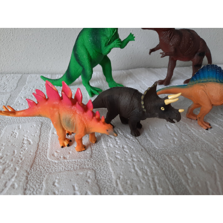 Set dinosaurussen van hard rubber tussen 6.5 en 13cm hoog - dierfiguren Set dinosaurussen van hard rubber tussen 6.5 en 13cm hoog - dierfiguren