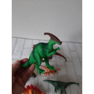 Set dinosaurussen van hard rubber tussen 6.5 en 13cm hoog Set dinosaurussen van hard rubber tussen 6.5 en 13cm hoog