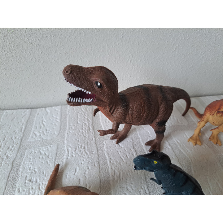 Set dinosaurussen van hard rubber tussen 6 en 13cm hoog - dierfiguren Set dinosaurussen van hard rubber tussen 6 en 13cm hoog - dierfiguren