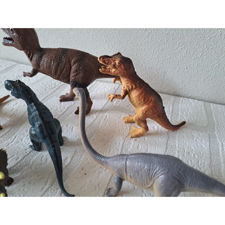 Set dinosaurussen van hard rubber tussen 6 en 13cm hoog - dierfiguren Set dinosaurussen van hard rubber tussen 6 en 13cm hoog - dierfiguren