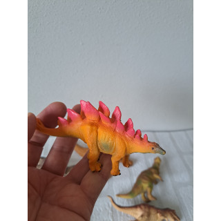 Set dinosaurussen van hard rubber tussen 6 en 17.5cm hoog