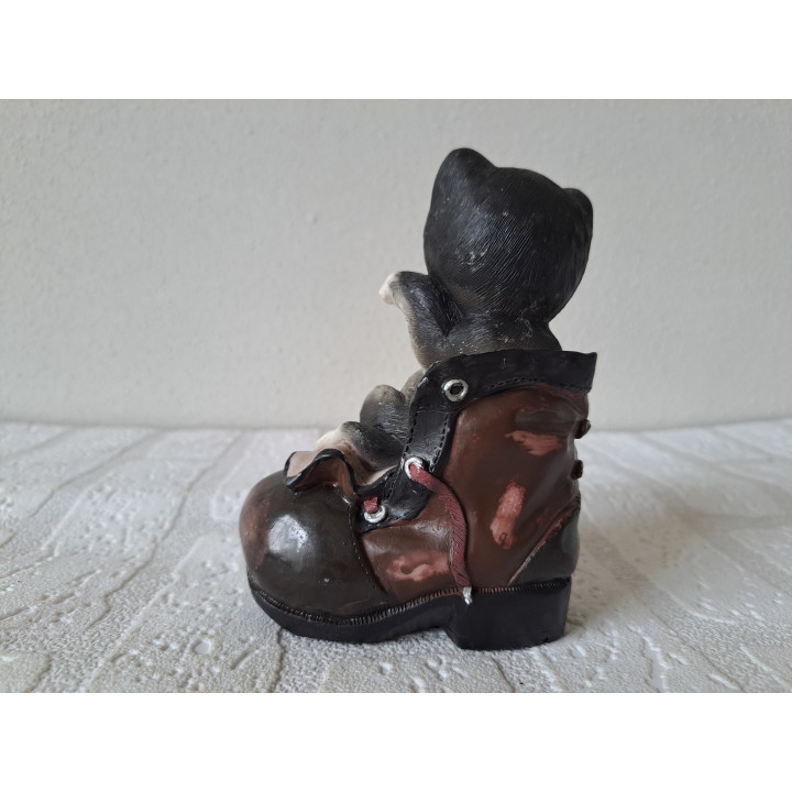 Poes van kunsthars in schoen 10x6x13cm - dierfiguren