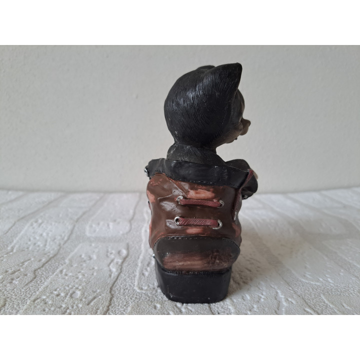 Poes van kunsthars in schoen 10x6x13cm - dierfiguren