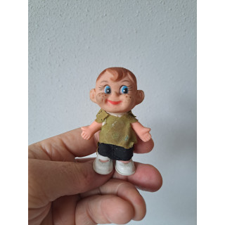 Jongen pop van rubber Mascot Hong Kong 5x3.5x8cm