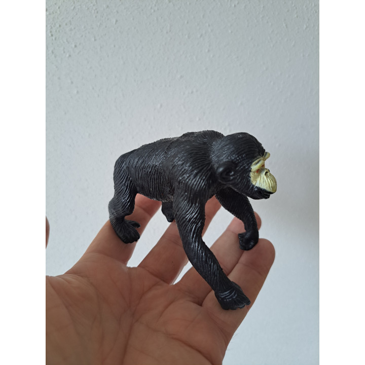 Chimpansee mensaap van hard rubber 1998 11x6x8cm