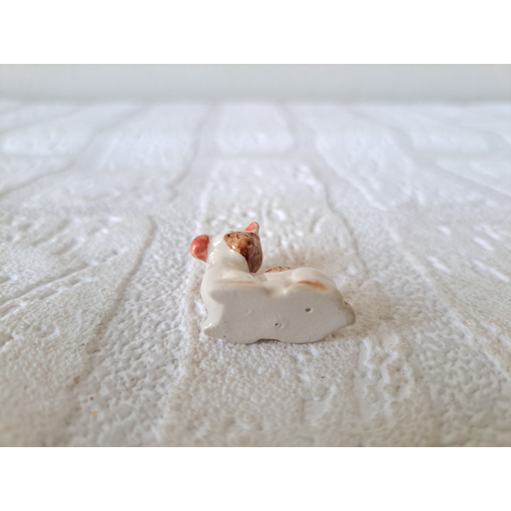 Zittend dromedaris van porselein 3x1x2.5cm - dierfiguren