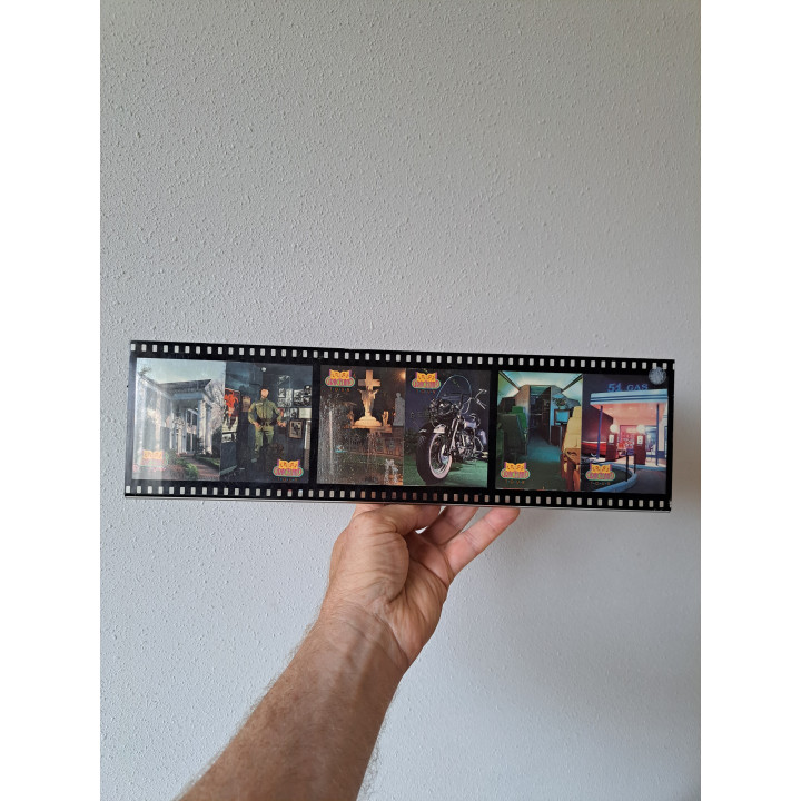 Elvis Presley Graceland in kunststof filmlijst 39.5x3.5x11cm