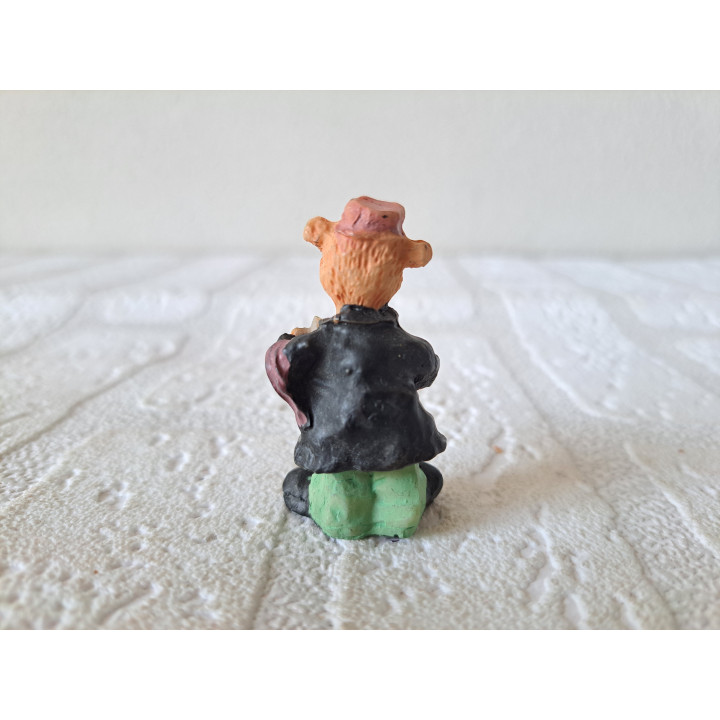 Beer van kunsthars met accordeon 2.5x1.5x4.5cm - dierfiguren